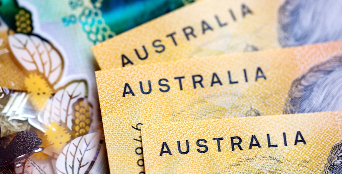 Household caution keeps Australian growth stuck in low gear